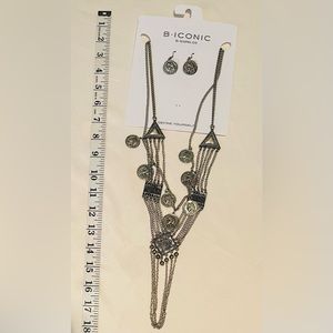 5 Sets of necklaces and earrings made of fantasy bohemian